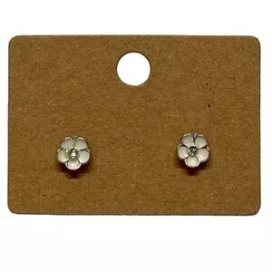 Claire's Sensitive Solution Flower Earrings White‎ Silver Tone Stud Flowers NWOT